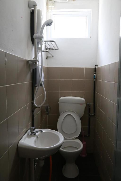 Gibbon Guesthouse Kuching Exterior foto