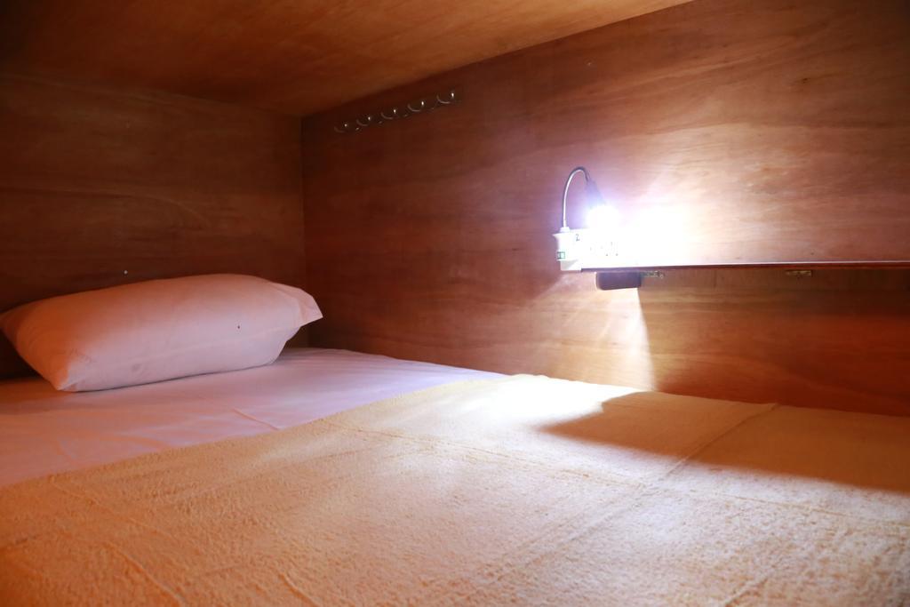Gibbon Guesthouse Kuching Exterior foto